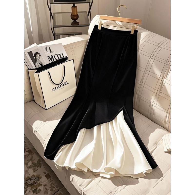 This year s trendsetting black velvet spliced high-waisted A-line midi skirt, perfect for autumn and winter. XXS