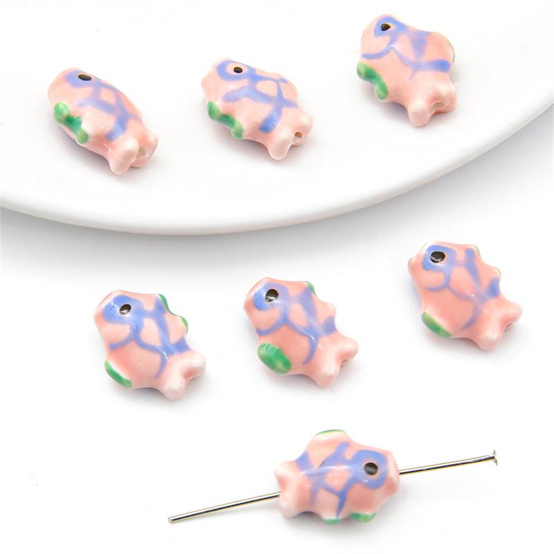 2 stk håndmalt keramisk porselen fiskeperler sjarm løse avstandsperler for halskjede øredobber armbånd DIY smykker håndverk