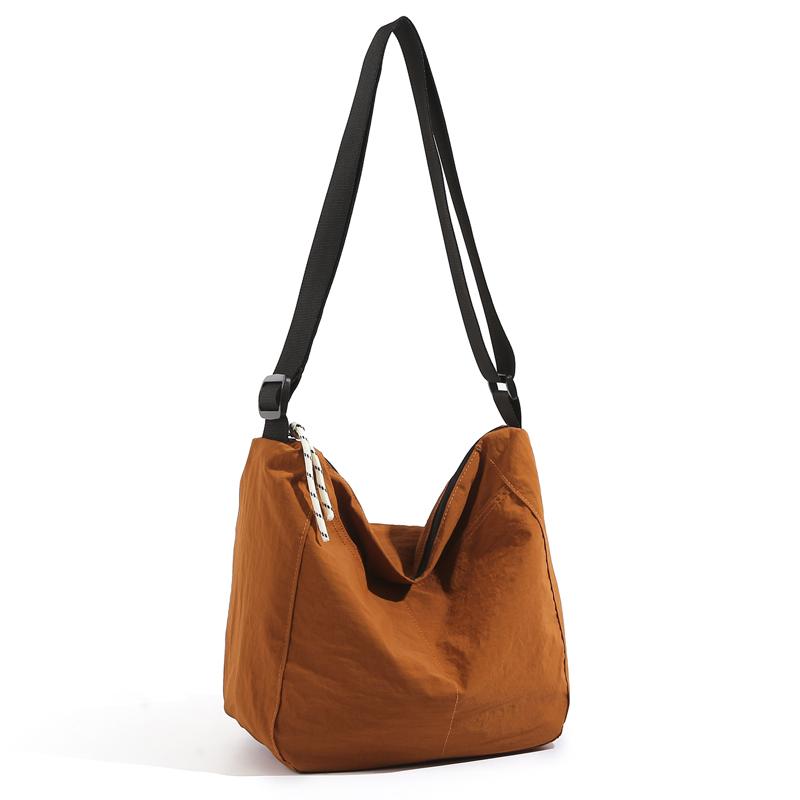 

Нейлоновая сумка через плечо, сверхлегкая, простая, вместительная, однотонная, универсальная, на одно плечо