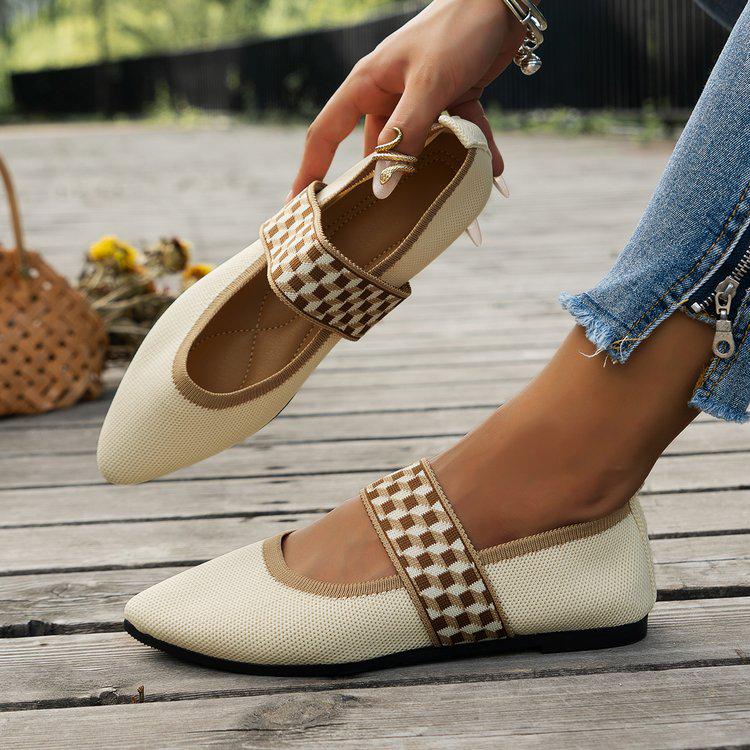 Women's Retro Pointed Loafers - Large Size, Flat Heel, Solid Color, Casual Flying Woven Design