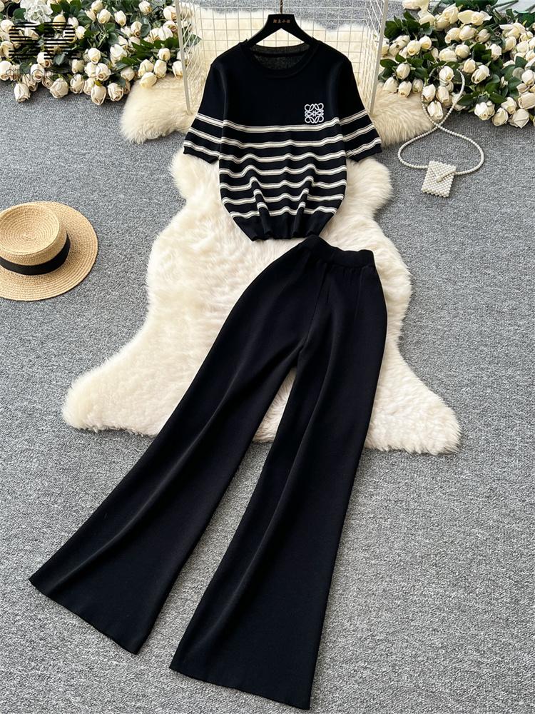 

Французский повседневный полосатый трикотажный комплект из двух предметов для женщин с короткими рукавами и круглым вырезом, элегантные широкие брюки, летний свободный костюм с вышивкой для отдыха на природе One Size чёрный