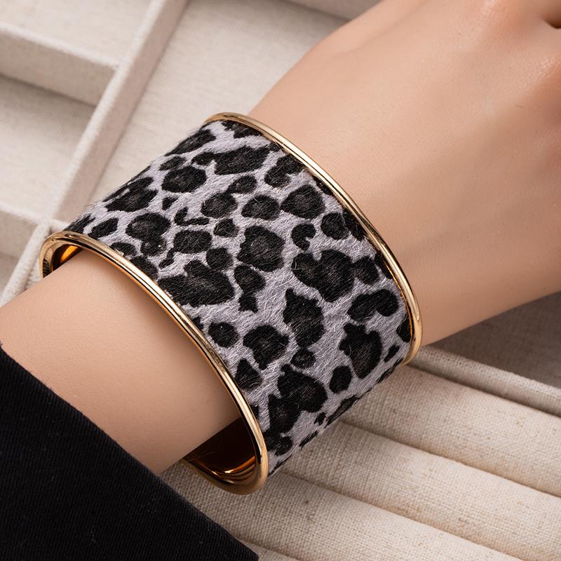 Unisex Leopard Print Leather Bangle: Trendy Ins-Style European & American Bracelet