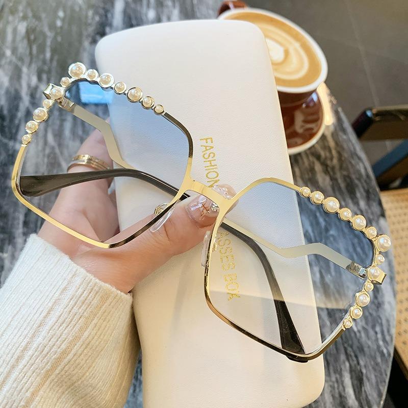 New Luxury Pearl Sunglasses Women Designer Oversized Square UV400 Protection Fashion Shades for Ladies