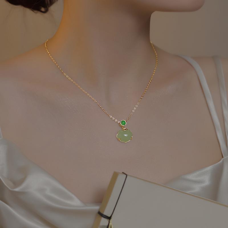Hetian Jade & Ruyi Lock Green Bead Necklace - Retro Luxury Mother's Day Gift (2023)