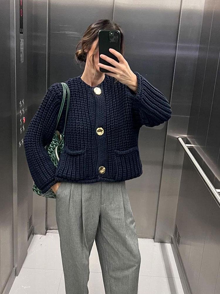 Elegantní jednobarevná háčkovaná vlněná vesta pro ženy Šik jednořadé zapínání s kulatým výstřihem kapsy Pletená vesta 2024 Podzim Dámská High Streetwear