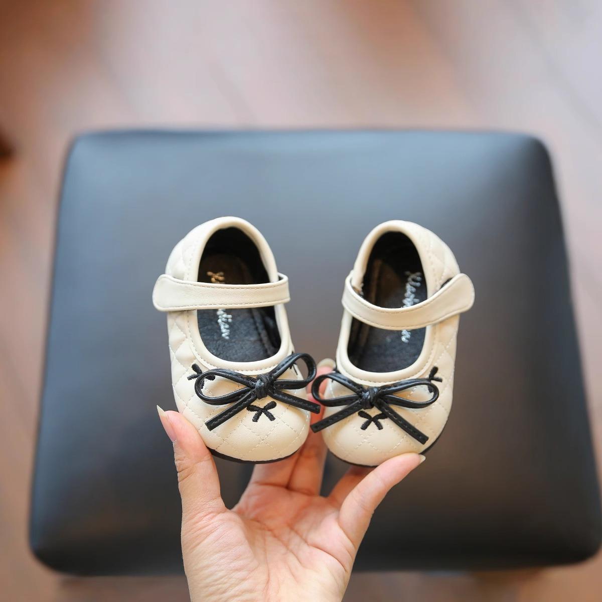 

Детская кожаная обувь с простым бантом, обувь для ходьбы для девочек, круглый носок, нескользящая, новая 2025, детские балетки, принцессный стиль, мягкая подошва 16 бежевый