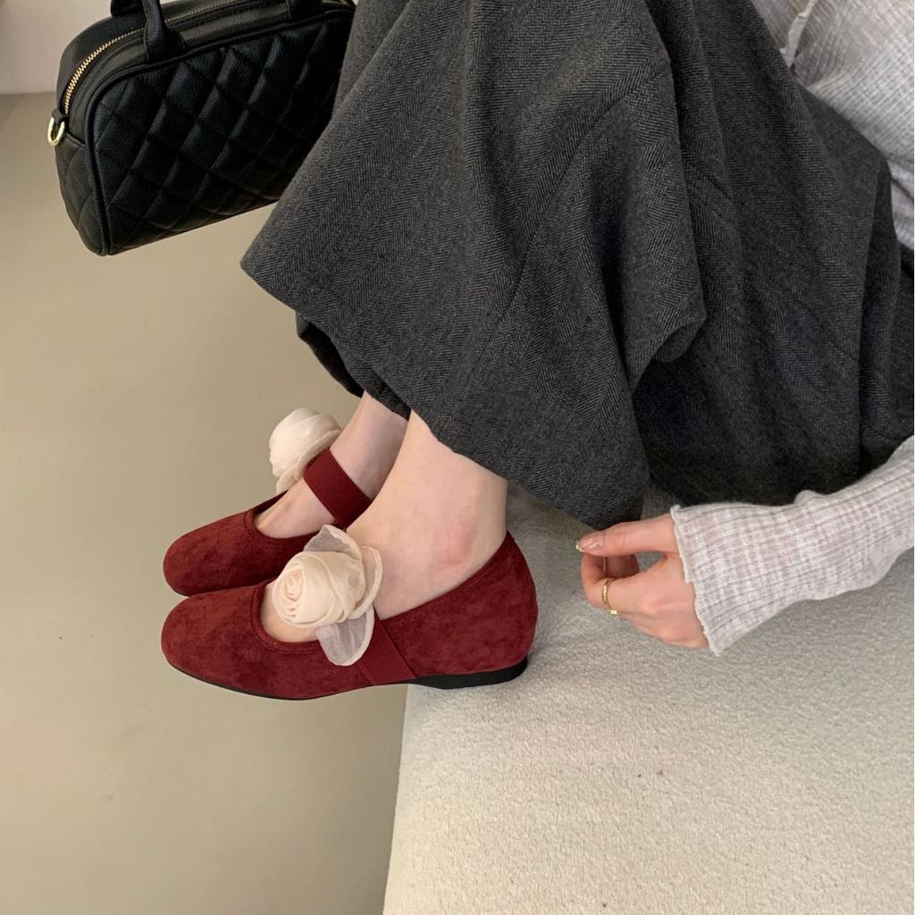 2025 autumn and winter new round head inner slope heel cross belt ballet flower shallow mouth commuter work women's single shoes