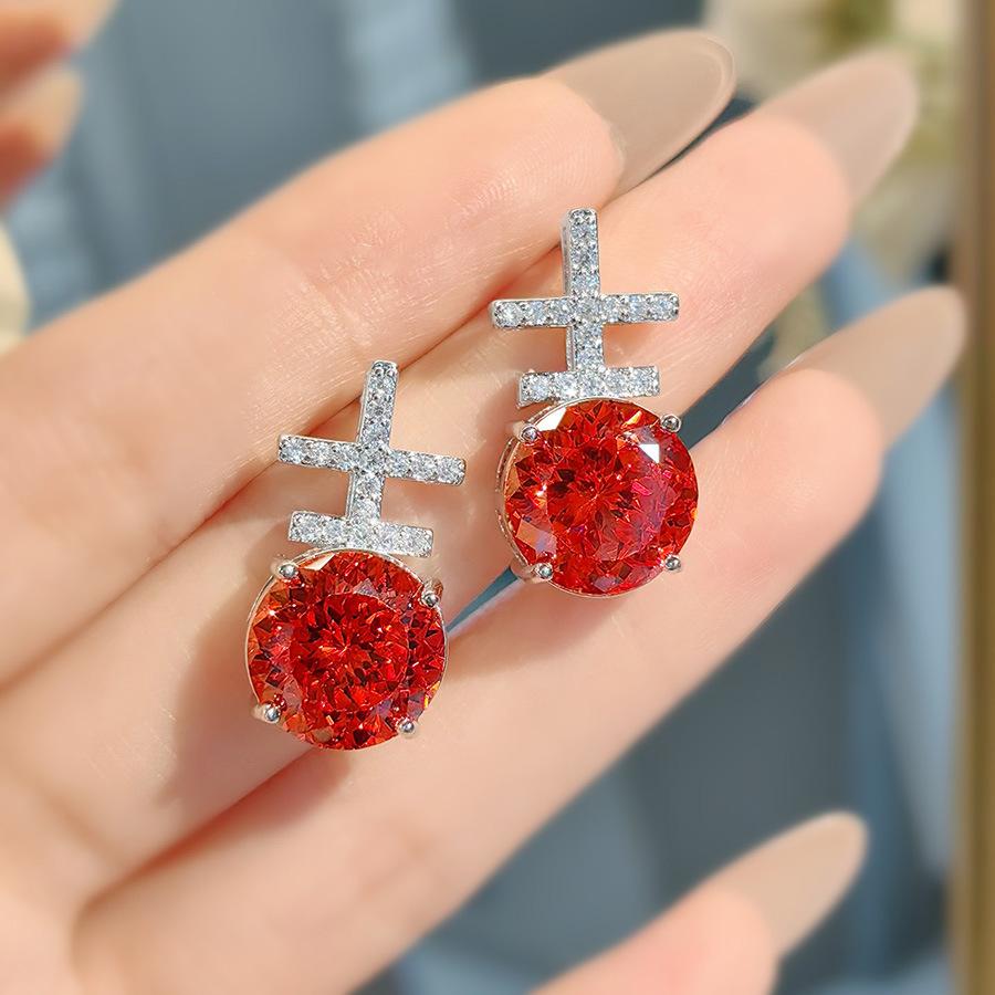 Kreatives Glücksfarben-Schatz-Halsketten-Set mit chinesisch-rotem High-Carbon-Diamant-Anhänger und Ohrsteckern aus rosa Diamanten im Vogelnesterschliff