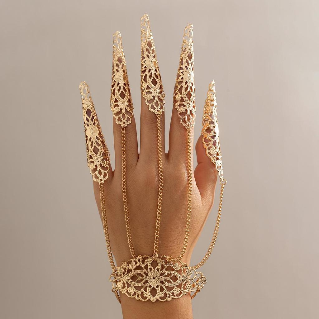 European & American Gothic Halloween Chain Finger Bracelet with Cone-Shape Nails