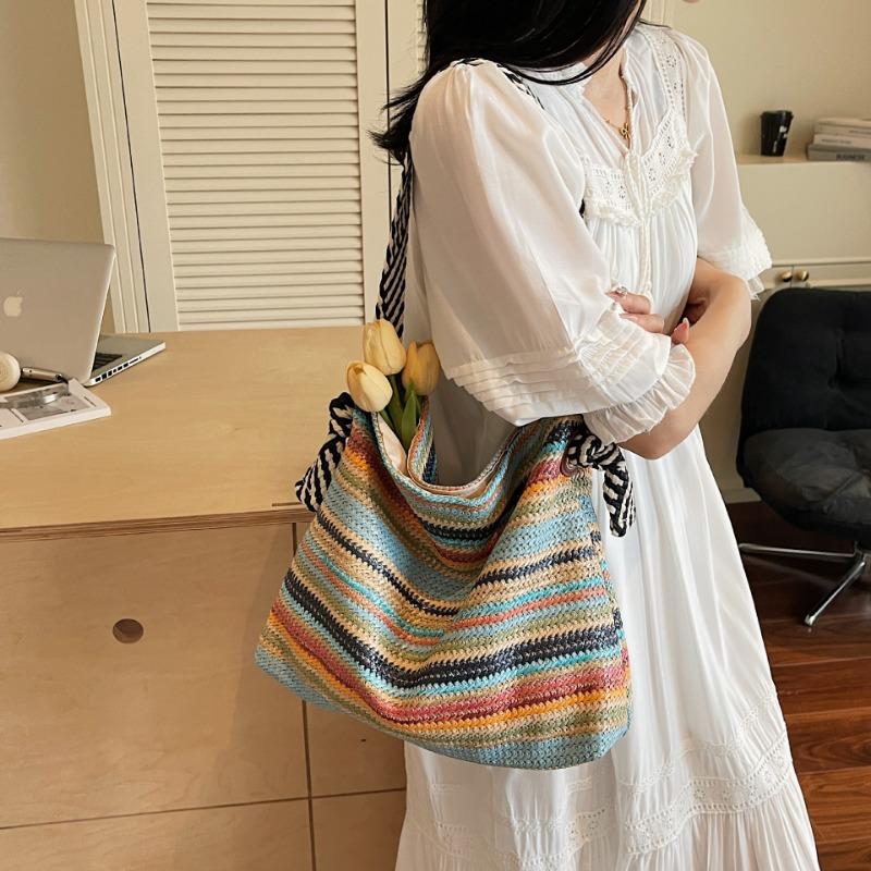A Laid-back Single-shoulder Casual Grass-woven Beach Bag for Women A Versatile Commuter Underarm Bag