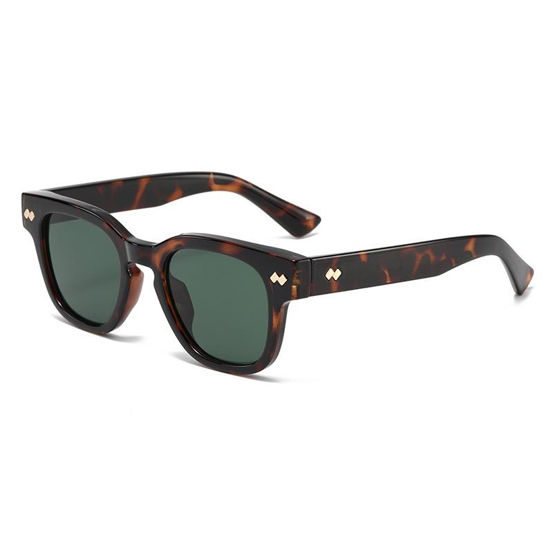 Fashion sunglasses square frame women's versatile street photography retro sunglasses advanced sun protection and UV protection glasses