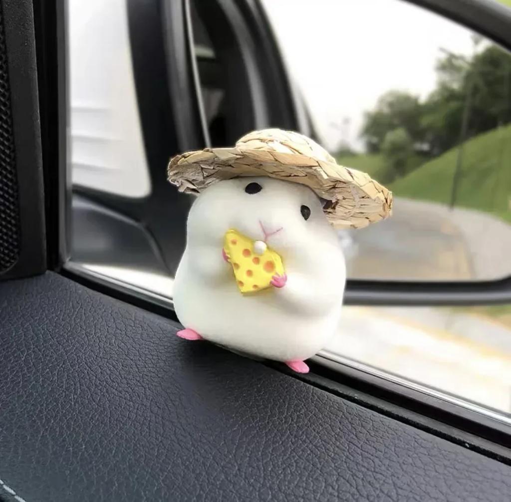 Cute Personalized Car Straw Hat Hamster Car Interior Decoration Window Edge Car Decoration Auto Interior Dashboard Accessories