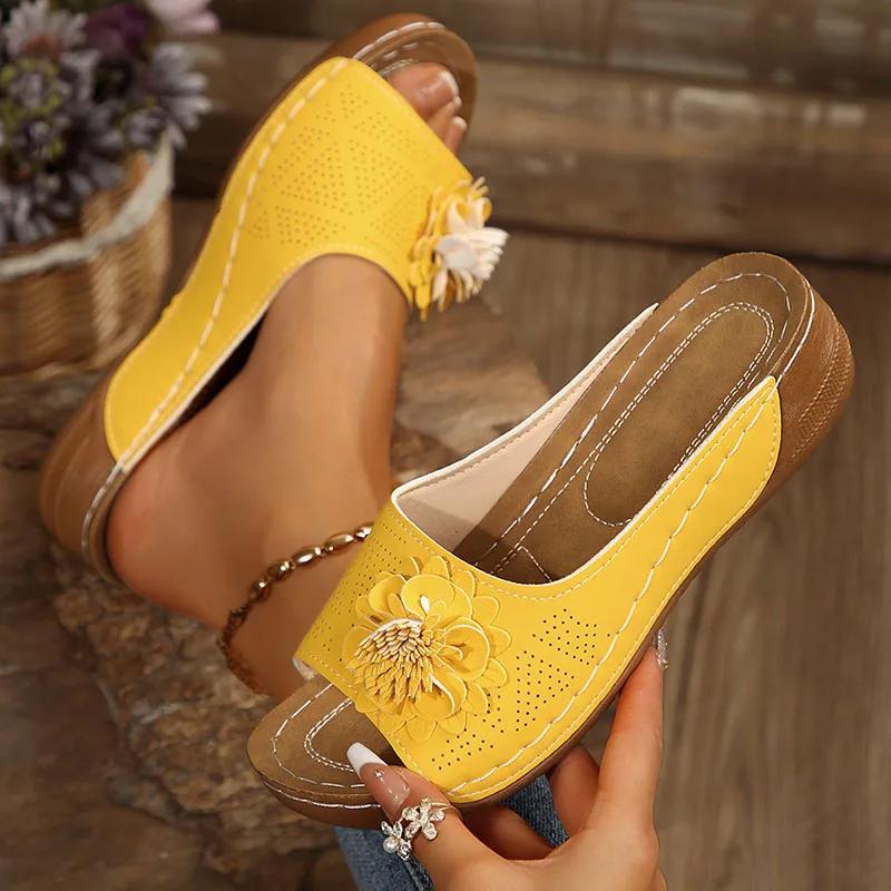 Plus Size 45 Letnie damskie buty Kwiatowe wydrążone klinowe sandały z odkrytymi palcami Damskie modne codzienne antypoślizgowe kapcie zewnętrzne