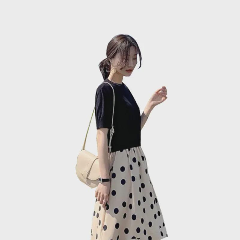 Dámský francouzský retro puntíkovaný kostýmek se sukní: Pletené tričko s krátkým rukávem a dlouhá sukně ke kolenům.