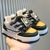 Kinder Sportschuhe 2025 Frühling und Herbst neue Mädchen Freizeitschuhe Cartoon Jungen Board Schuhe weiche Sohle leichtgewichtige Babyschuhe