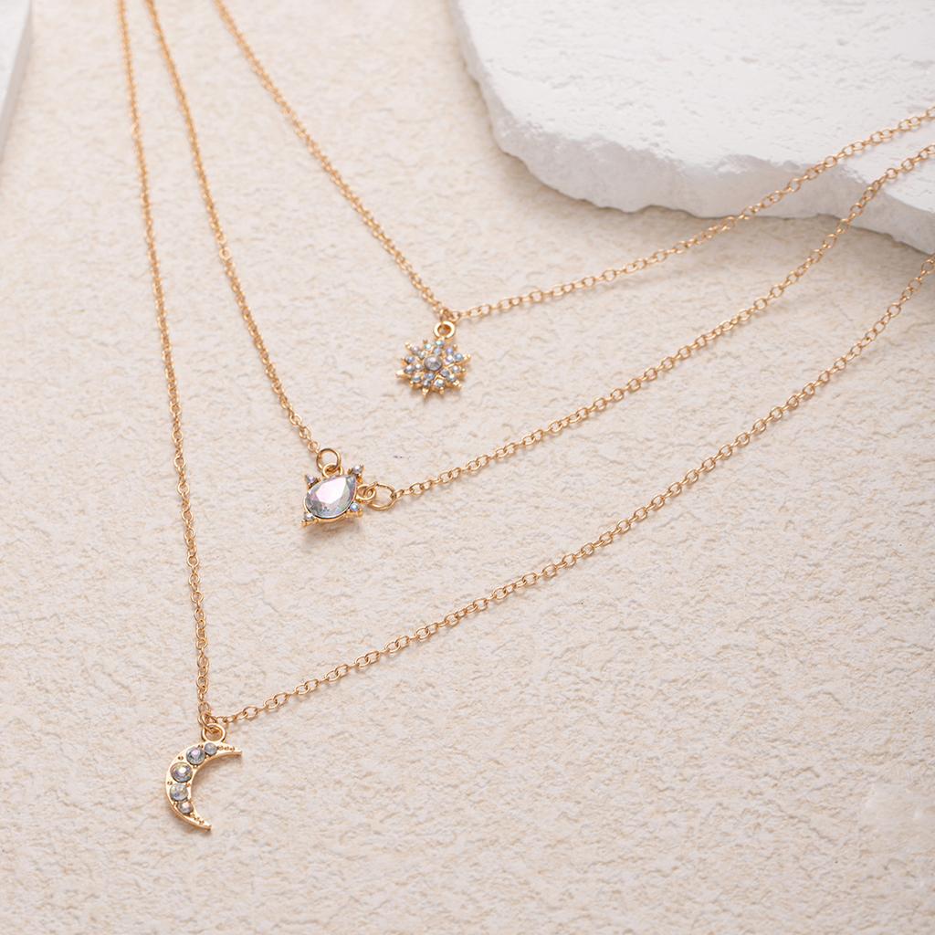 Stacked star necklace, European and American jewelry, women's retro multi-layer light luxury design, diamond-encrusted water drop pendant