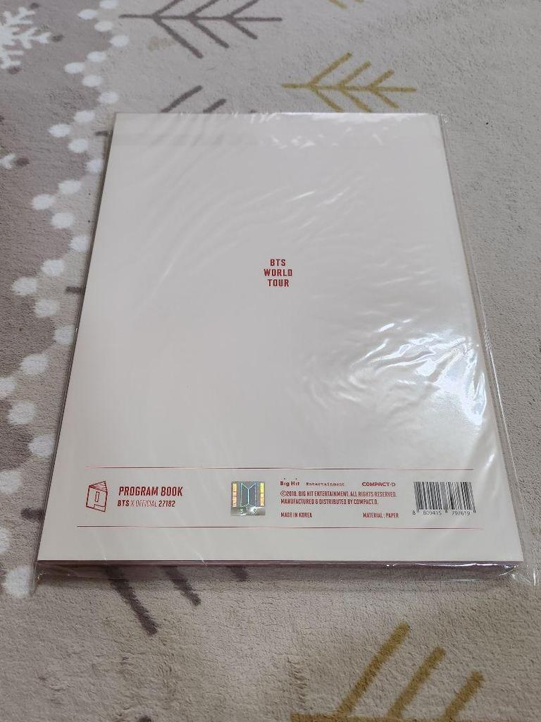 [USED] BTS WORLD TOUR PROGRAM BOOK