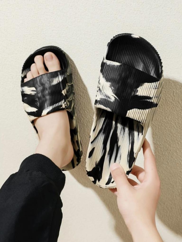 Fashion Beach Men's Shoe Outdoor Camouflage Casual Designer Slides Luxury Pvc Clappers 2025 Mascullino Y2k Fun Original Eva Male Slipper