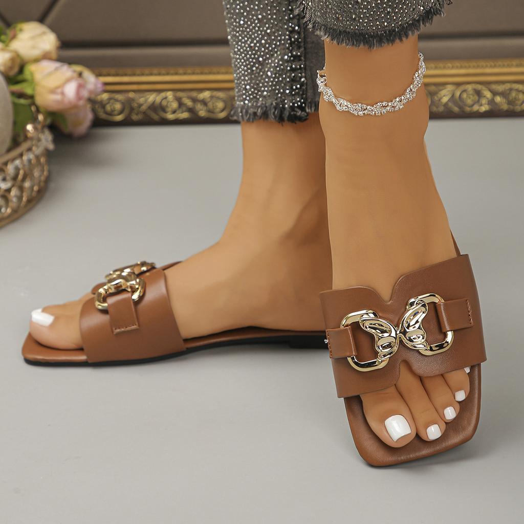 Plus Size Casual Flat Sandals with Metal Buckles Are New Summer Wear with One-line Beach Shoes