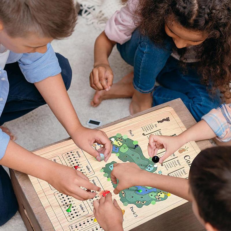 Würfel-Golfspiel, Golf-Brettspiel, Ein Golf-Würfel-Brettspiel, Holz-Tisch-Golf-Würfelspiel, Lustiges, herausforderndes Golf-Würfelspiel