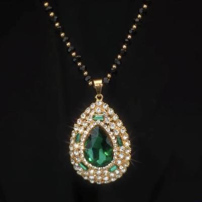 A Niche Retro Emerald Teardrop Long Necklace and Sweater Chain, Exuding A Fashionable and High-end Vibe for Women