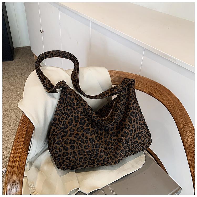 

Универсальная сумка-тоут с леопардовым принтом, новая осенне-зимняя, большой вместимости, женская, для поездок на работу и отдыха, с индивидуальностью, высококлассная наплечная сумка