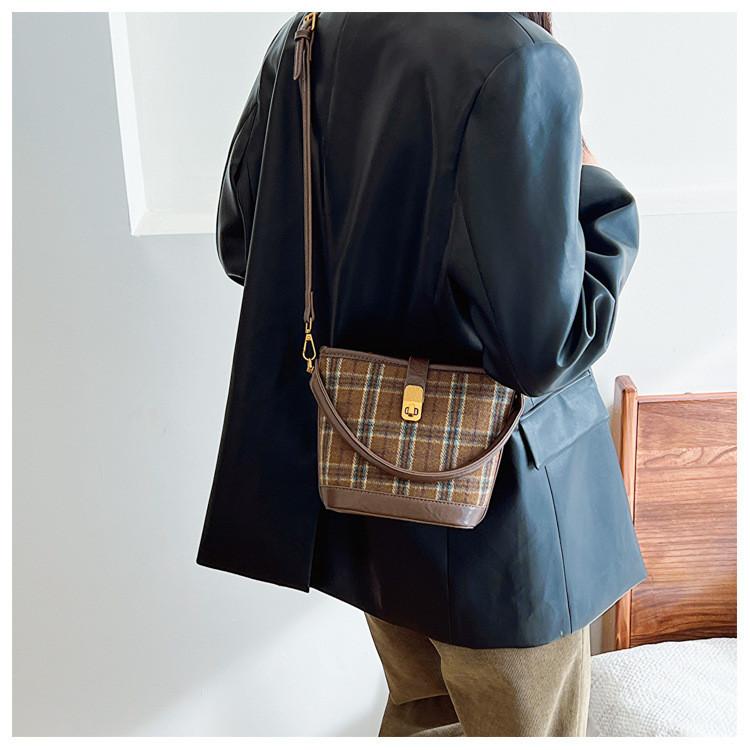 Trendy 2023 Small Shoulder Bag For Women In Coffee And Black Pu Material With Retro Color Block Plaid Design