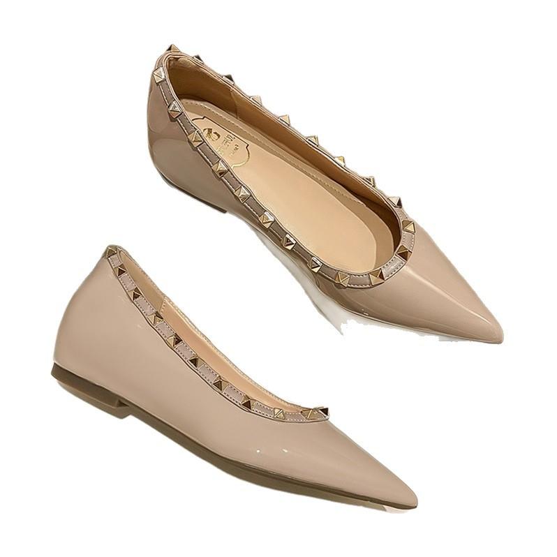 2025 new thick heel rivet nude high heels women's pointed head light mouth patent leather soft sole willow Ding Internet celebrity thick heel shoes