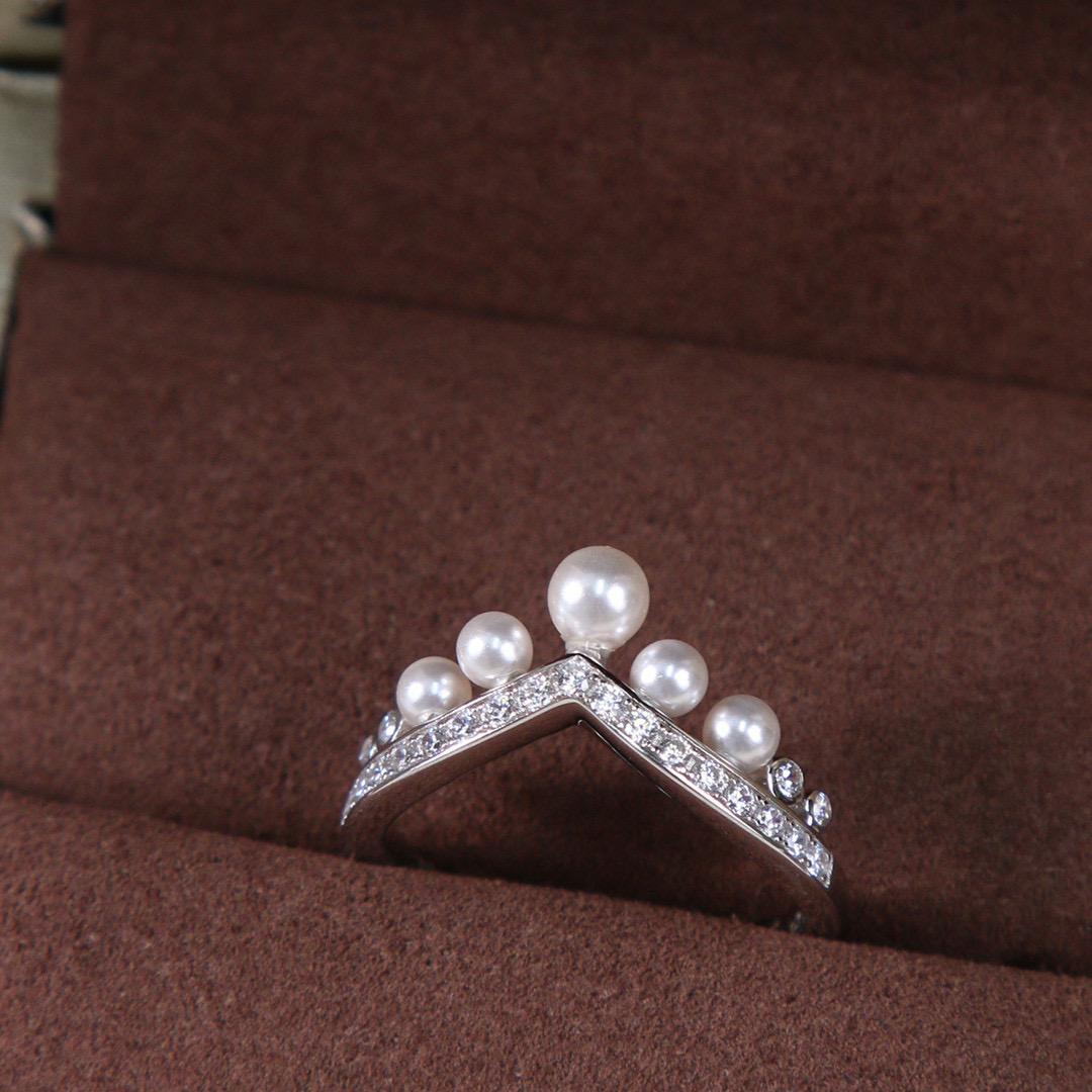 

2023 Популярный бренд Винтажные женские кольца Роскошные украшения для женщин Дизайнерские кольца Превосходное качество Модные Вечеринка Классические Жемчужные кольца 8