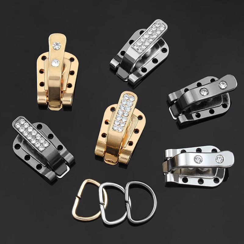 Casaco Exquisito de Moda em Pele de Visão com Fivela Bico de Pato e Botões Decorativos Especiais