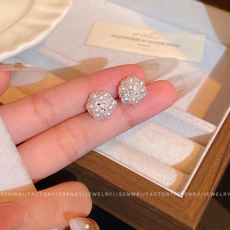 

Retro French Cluster Pearl Stud Earrings Women s Simple Earrings 2025 New Ear Jewelry