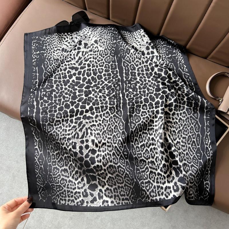 Silk scarf 71 * 71 imitation silk square scarf Korean atmosphere neck silk scarf flower pattern flower polka dot scarf