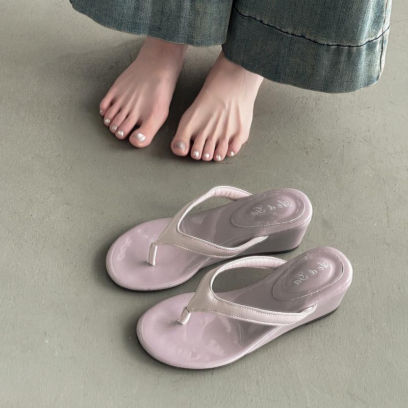 New Style of Women's Shoes with Wedge Heels Flip-flops and Thick-soled Height-increasing Casual Sandals