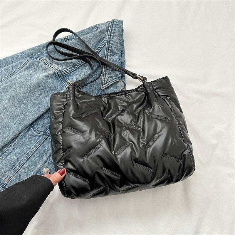 

Новая ретро повседневная наплечная сумка Модная сумка-тоут для поездок Сумка большой вместимости Женская персонализированная сумка Женщины