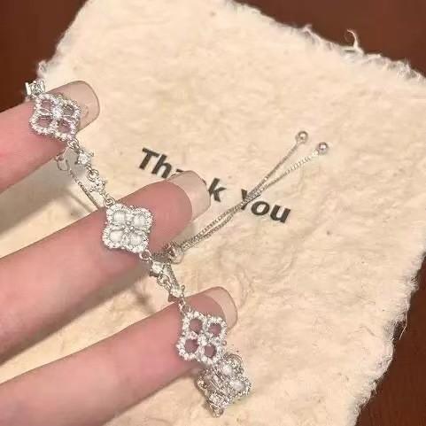 Fashion 4-piece love bracelet set, fashionable light luxury high-end niche jewelry