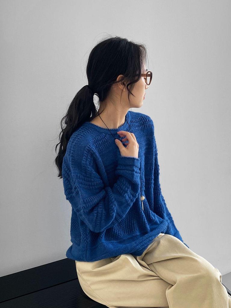Blue Korean-Style Hollow-Out Round Neck Sweater - Women's Loose, Versatile Knitwear Y1293 for a Bright, Effortless Look