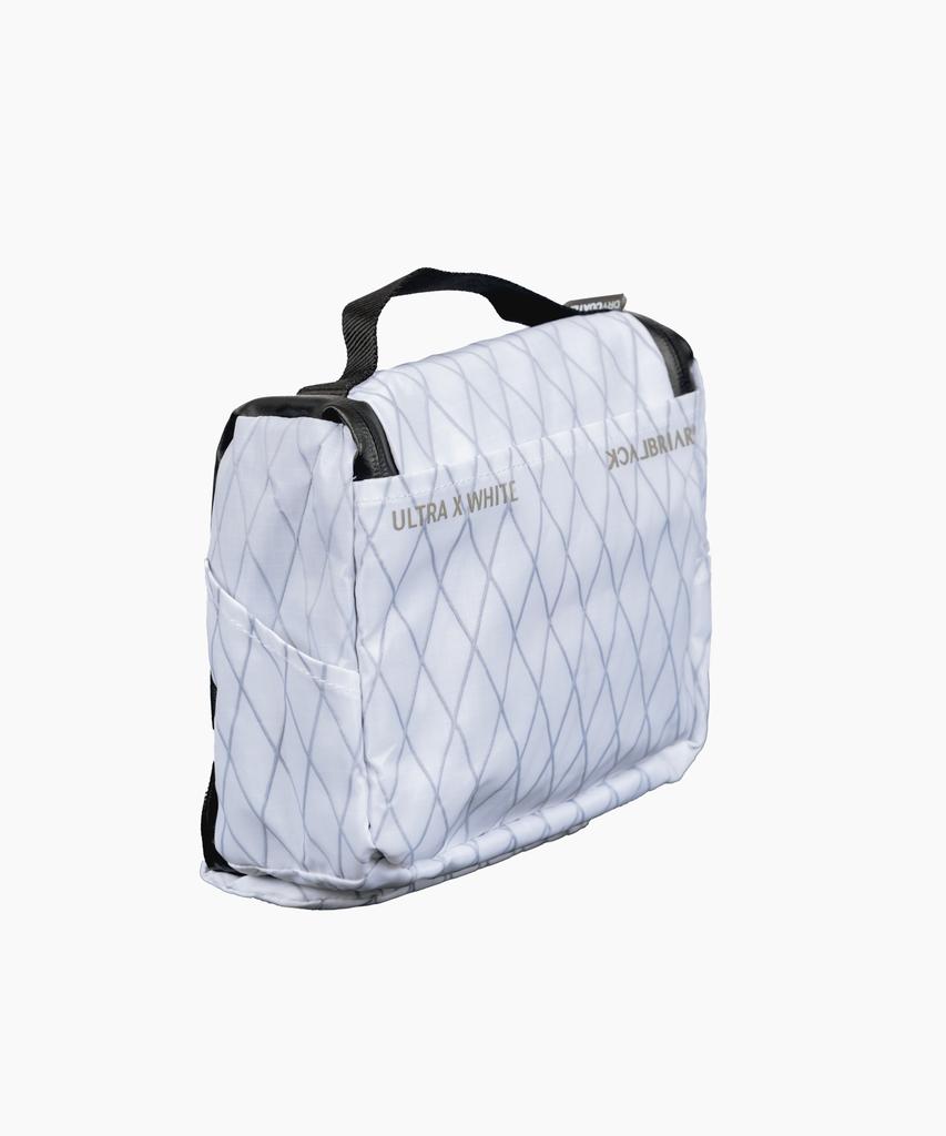 Black Briar Contain Wash Pouch (Ultra White)