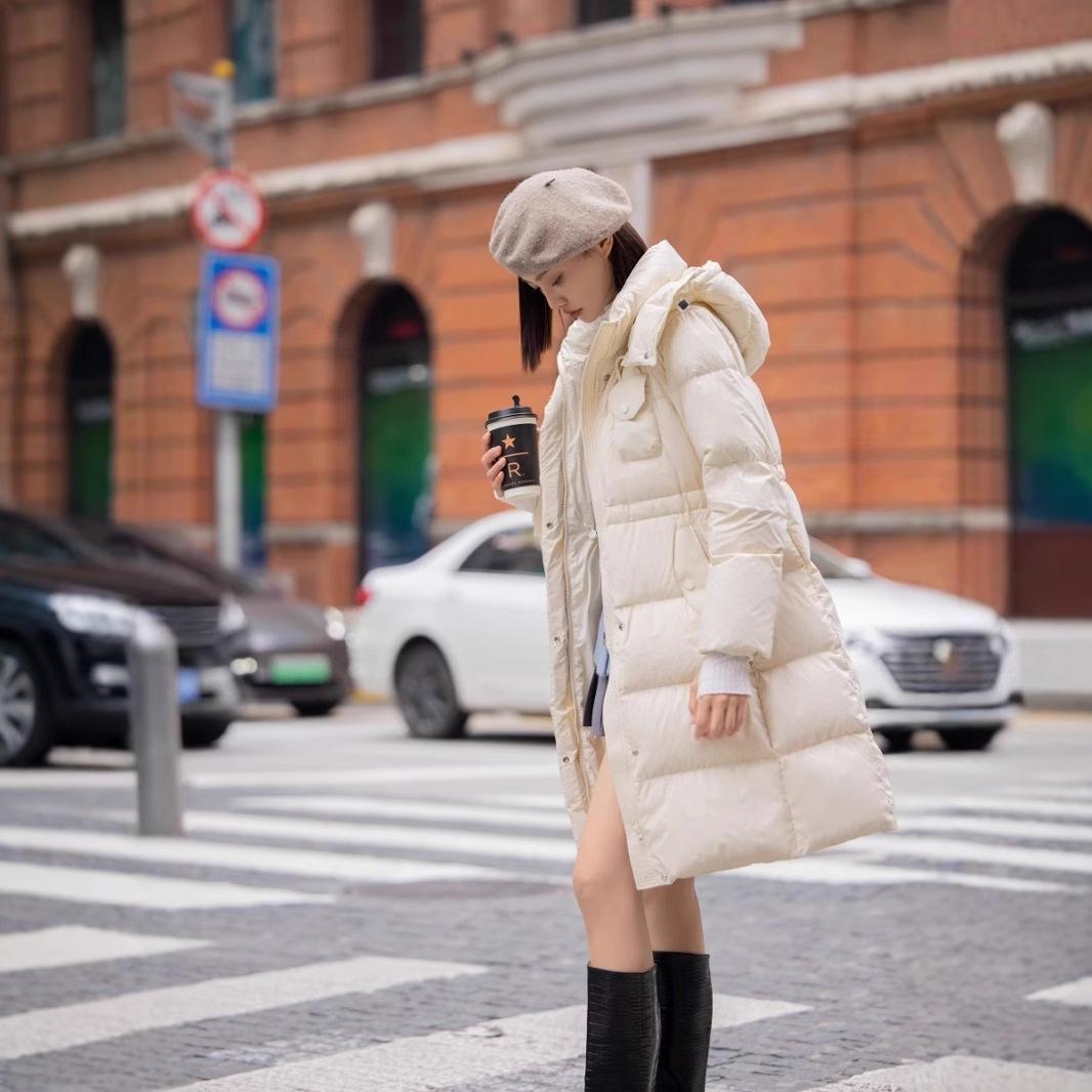 

Женское зимнее приталенное пальто с капюшоном на гусином пуху 2024 M (110-125 lbs) слоновая кость/белый