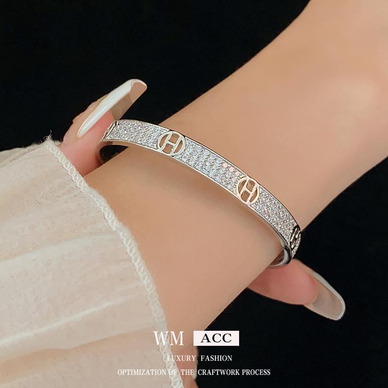 Zircon Metal 'H' Style Bracelet: Elegant, Versatile, and Fashion-forward Jewelry for Women.