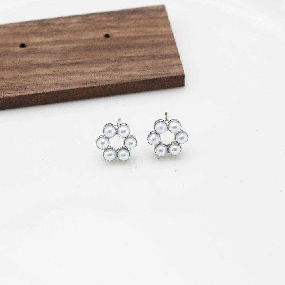 Mini Imitation Pearl Hollow Round Circle Geometry Stud Earring for Women Jewelry Christmas Girl Gift