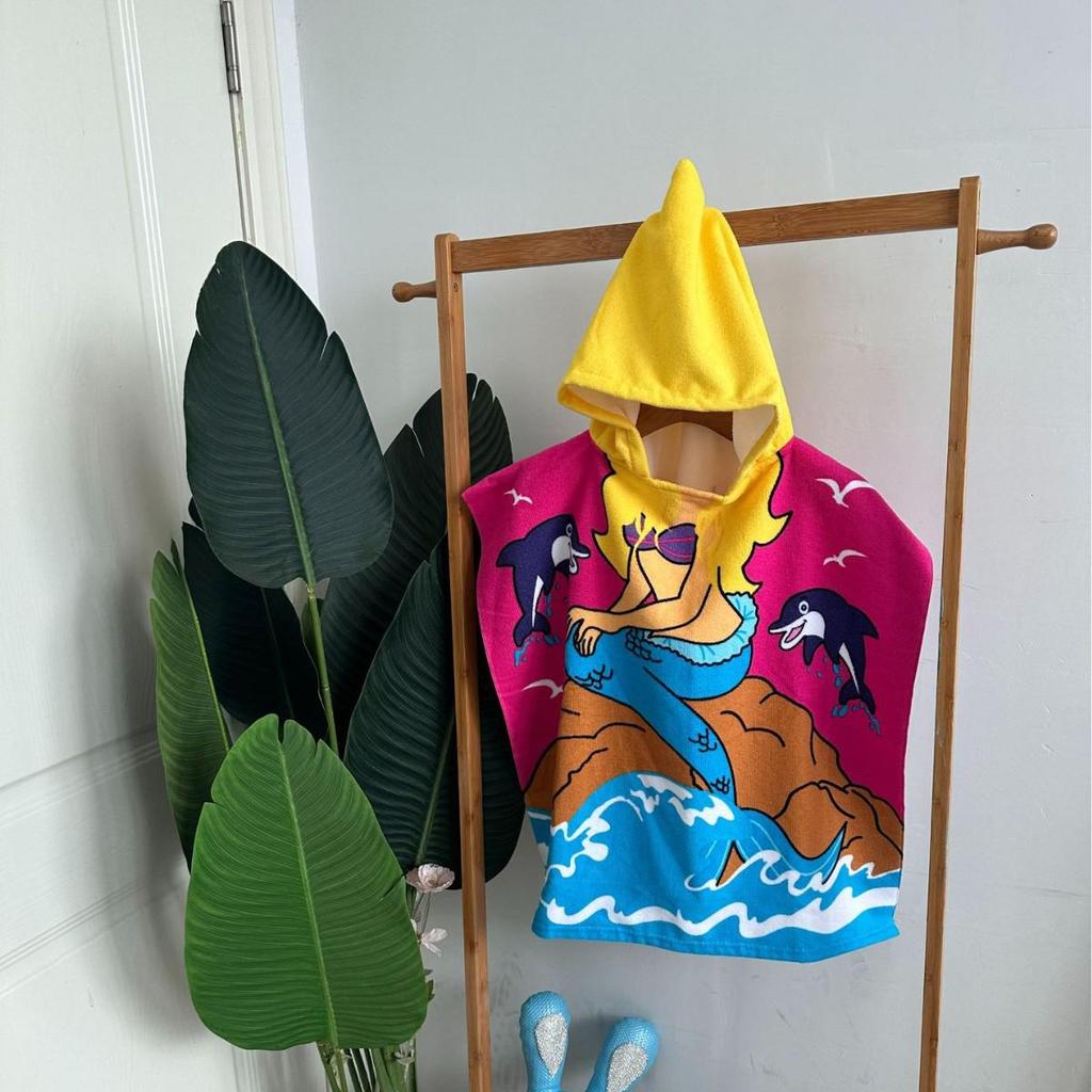 Children's Hooded Bath Towel: Antibacterial, Quick-Drying, Wearable Cloak for Bath or Beach.