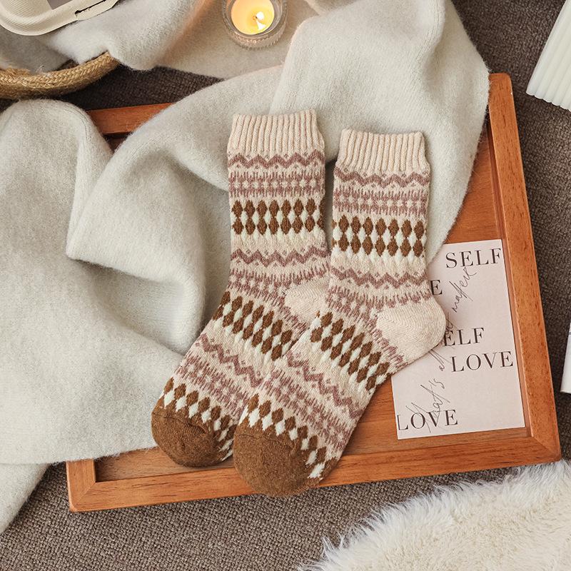 Winter and Autumn Vintage Thick and Warm Wool Socks for Children, Featuring Fel Island Wave and Diamond Pattern in Ethnic Style, Mid-calf Length Socks