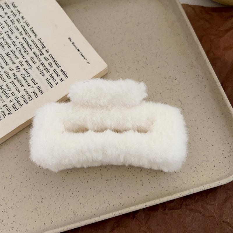 2024 Herbst/Winter Felliger Quadratischer Krallenclip: Vielseitiges Süßes Haaraccessoire für Damen-Hochsteckfrisur