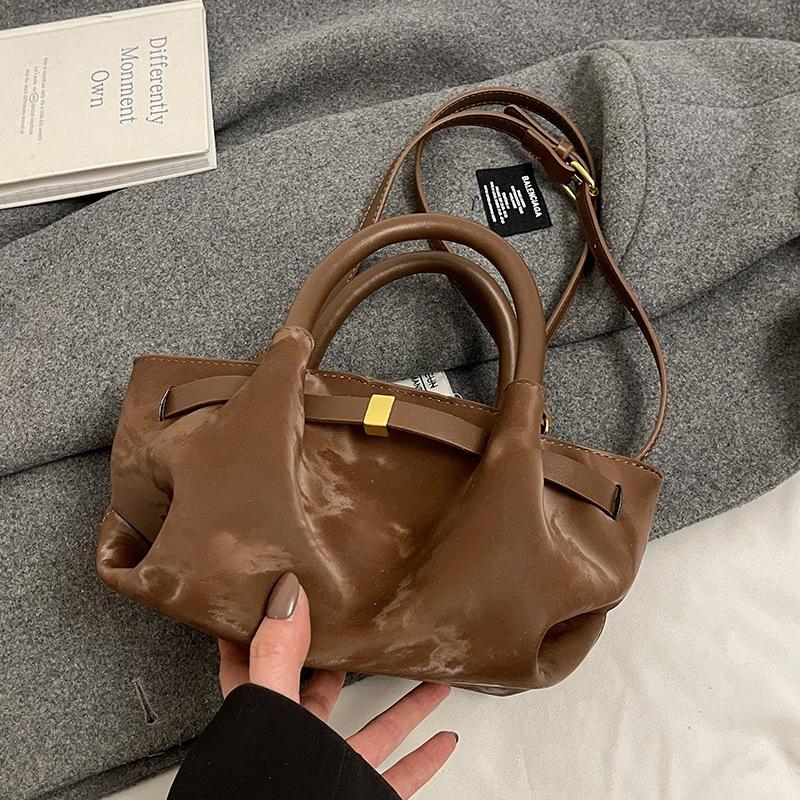 

2025 early spring new Korean niche fashionable portable bucket bag versatile high-end texture temperament messenger women s bag
