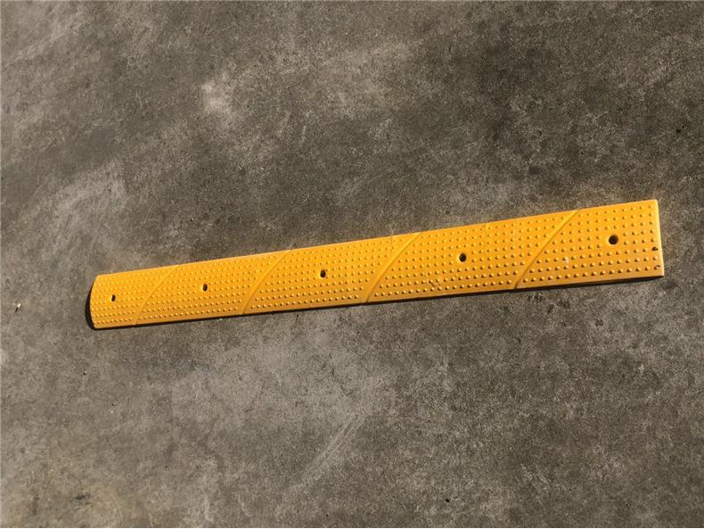 2cm High Mini Rubber Speed Bump and Bicycle Buffer with Yellow-Black Stripes for Parking Space Division