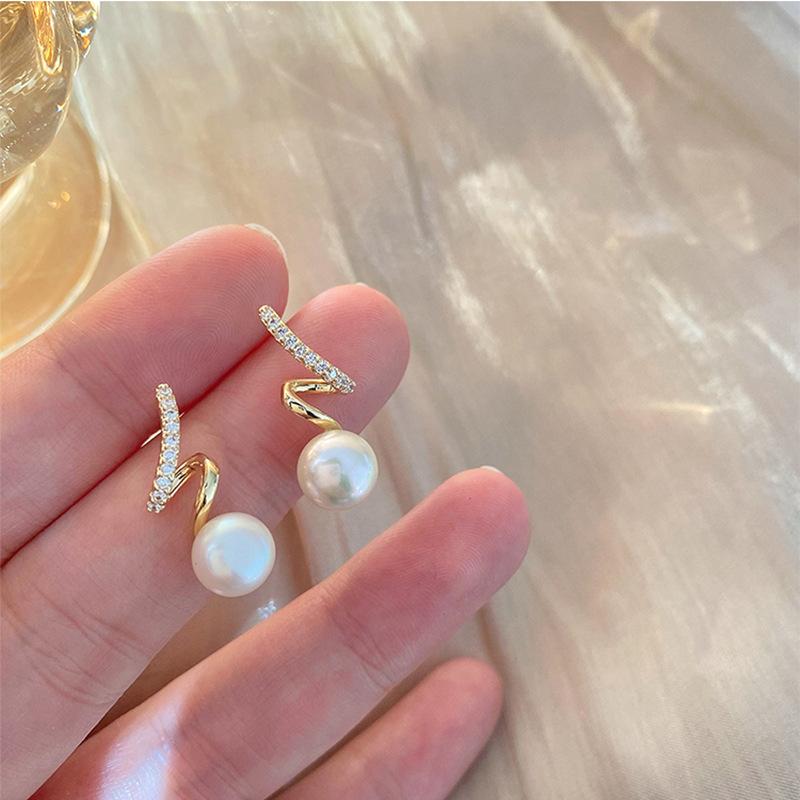 New Cute Pearl Studs Hoop Earrings for Women Gold Eardrop Minimalist Tiny Huggies Hoops Wedding Fashion Jewelry