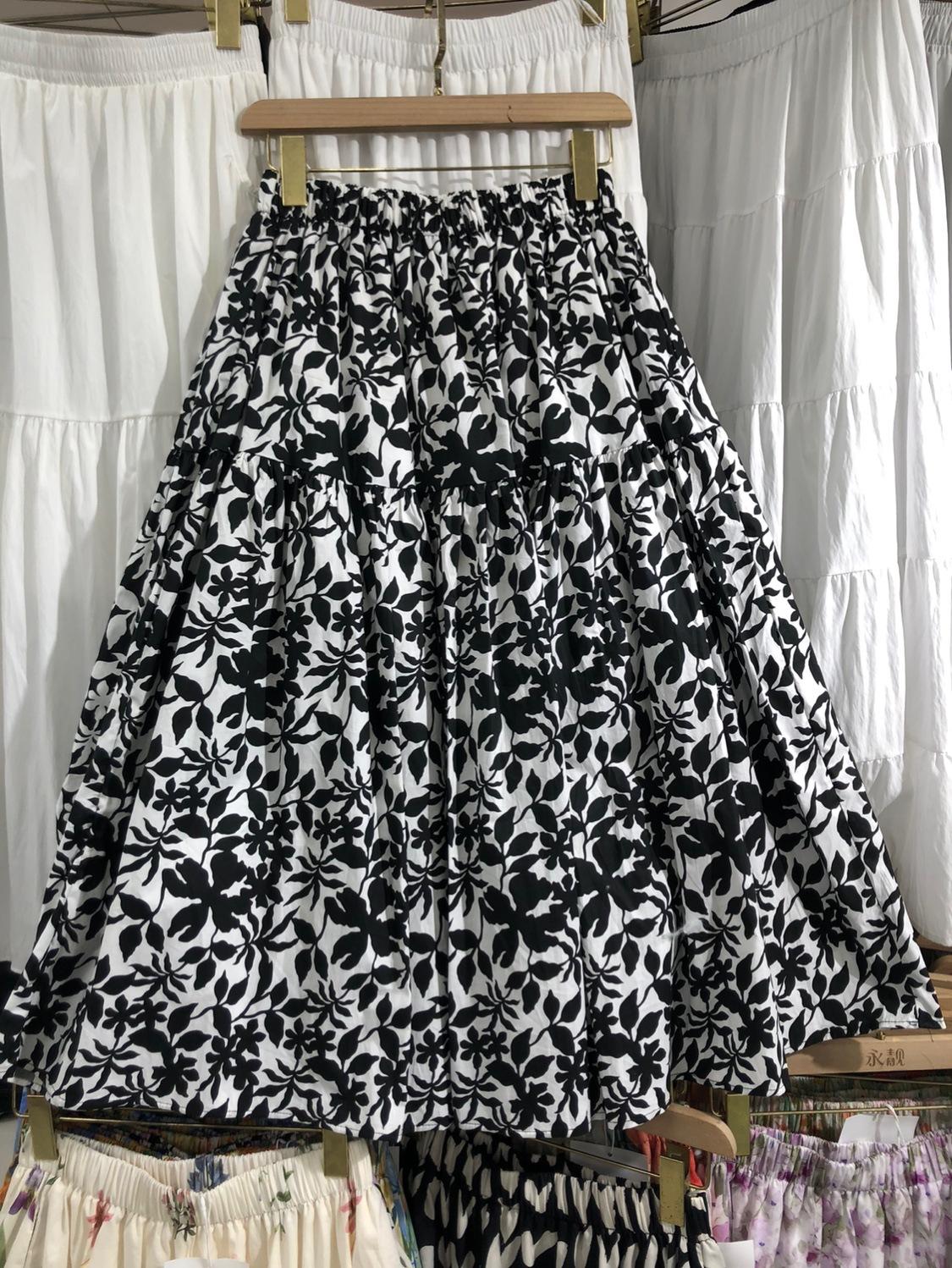 

В этом году цветочные юбки пользуются популярностью среди женщин: новые тонкие юбки, юбки-зонтики с высокой талией, юбки-солнце и длинные юбки. one size fits all чёрный