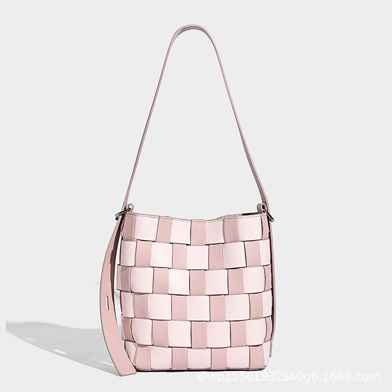 Vacation Style Niche Woven Bucket Bag, Women's New Fashionable Black and White Grid Single Shoulder Bag, Crossbody Bag, Large Capacity