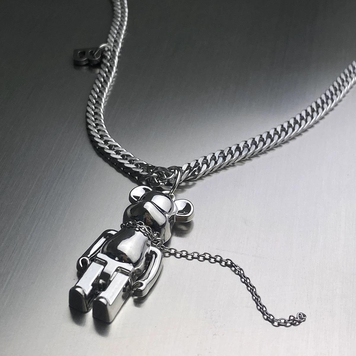 

Tide cool hip hop chain blue bear B necklace men s and women s new niche design sweater sweater chain