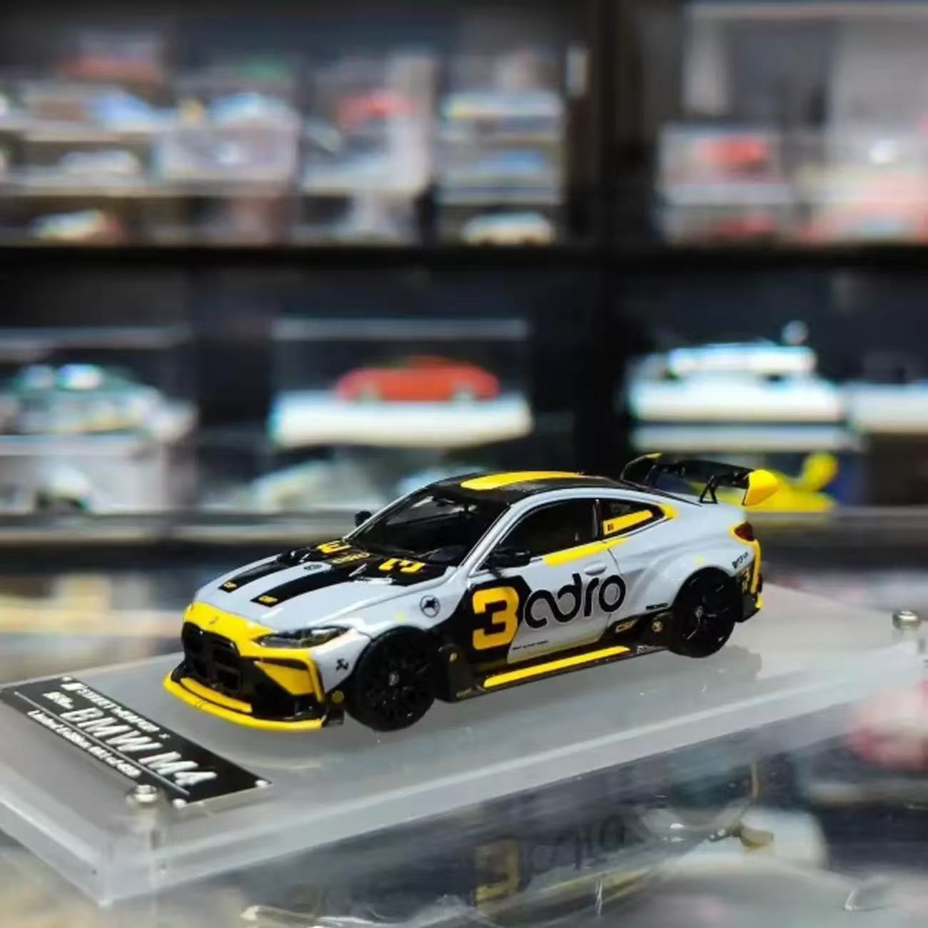 

SW Model 1/64 M4 G82 Model Car Vintage Cars Diecast Vehicle Collection Model With Display Case Gifts for Adults